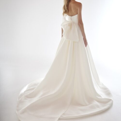 aerenica-2026-courtney-gonna-ampia-strascico Abito da sposa Aerenica Courtney