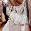 berta-privee-25-p109-schiena-fili-perle-applicazioni-floreali Abito da sposa Berta Privee 25-P109