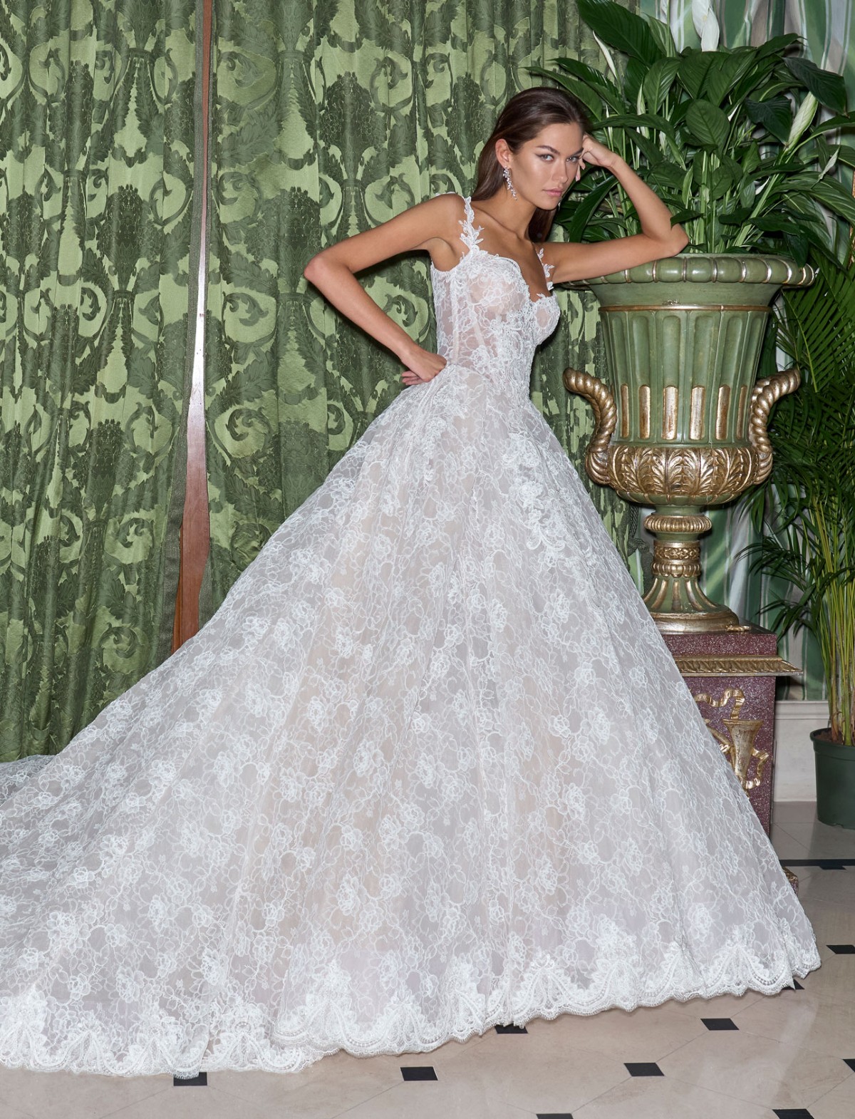 galia-lahav-2027-hudson-strascico-pizzo Abito da sposa Galia Lahav Hudson