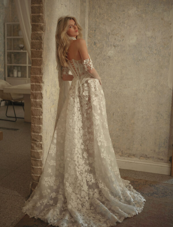 muse-by-berta-2026-26-37-corpetto-stringato Abito da sposa Muse by Berta 26-37