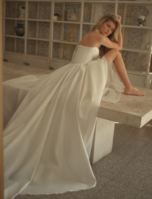 muse-by-berta-penelope-25-135-corpetto-allacciato-schiena Abito da sposa Muse by Berta Penelope
