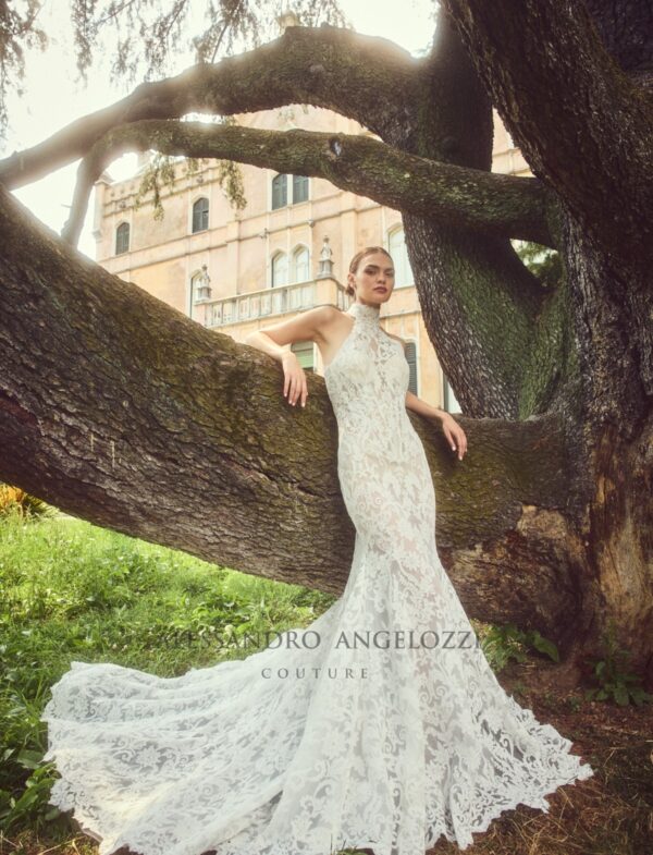 alessandro-angelozzi-weber-2027-strascico-ricamato-pizzo Abito da sposa Alessandro Angelozzi Weber