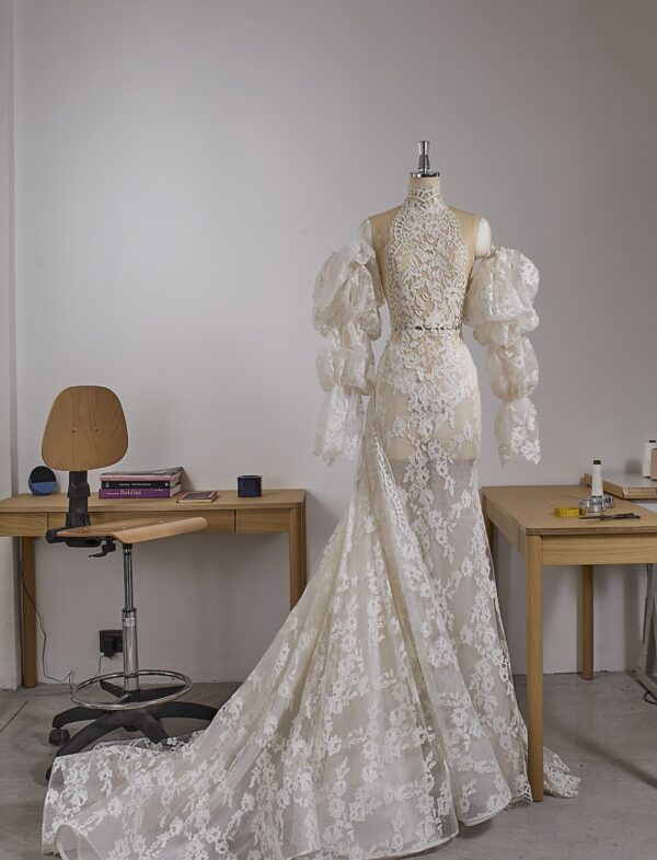andrea-sedici-austeya-2027-pizzo-ricamato Abito da sposa Andrea Sedici Austeya