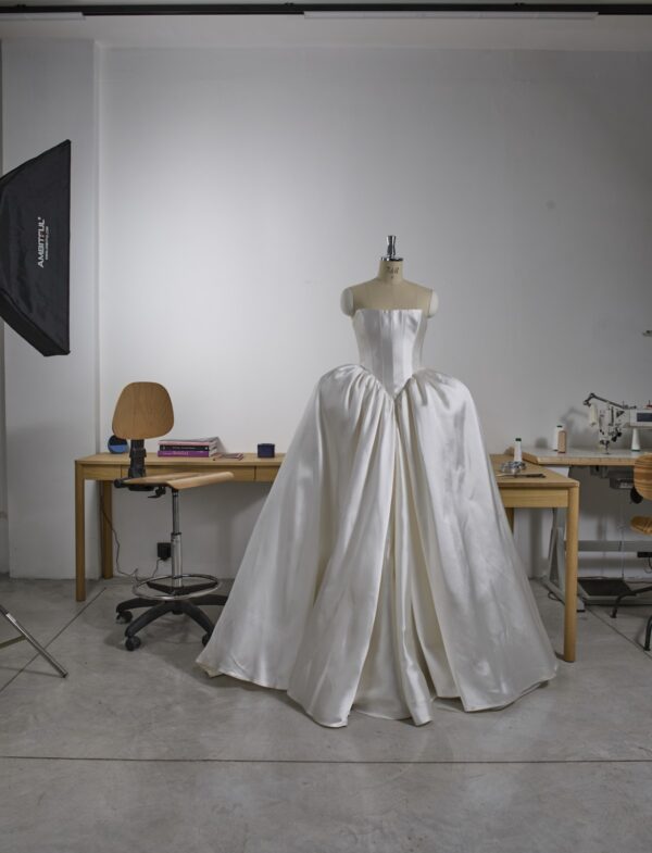 andrea-sedici-ayfer-2027-spalle-scoperte Abito da sposa Andrea Sedici Ayfer