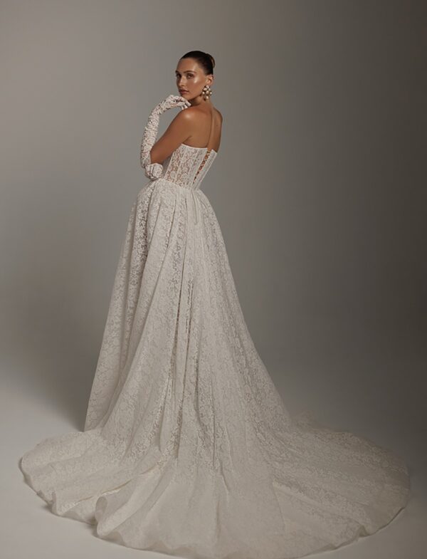 berta-couture-26-101-2027-strascico-lungo Abito da sposa Berta 26-101