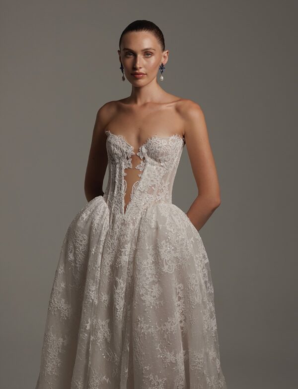 berta-couture-26-110-2027-ricami-pizzo Abito da sposa Berta 26-110