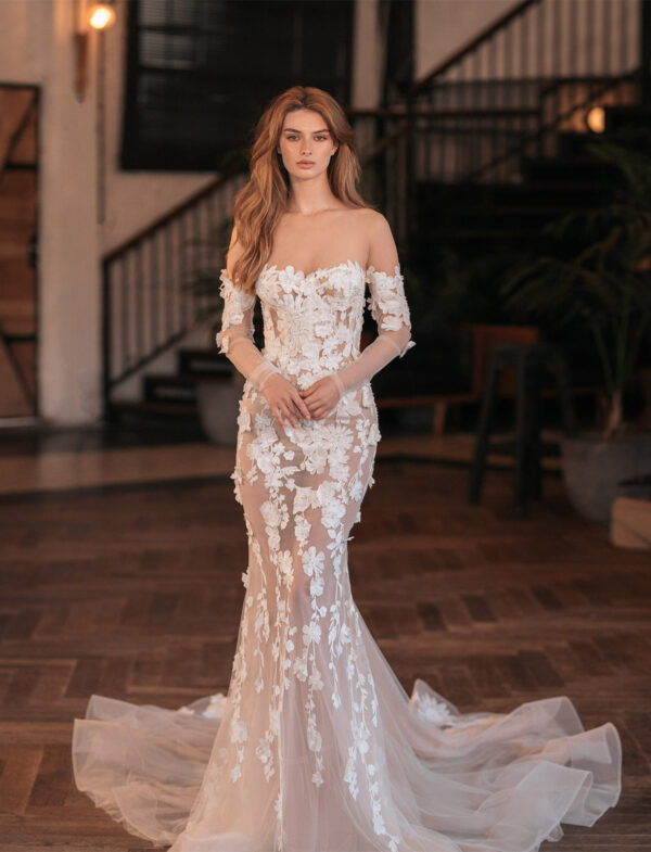 berta-privee-23-p01-ricami-floreali Abito da sposa Berta Privee 23-P01