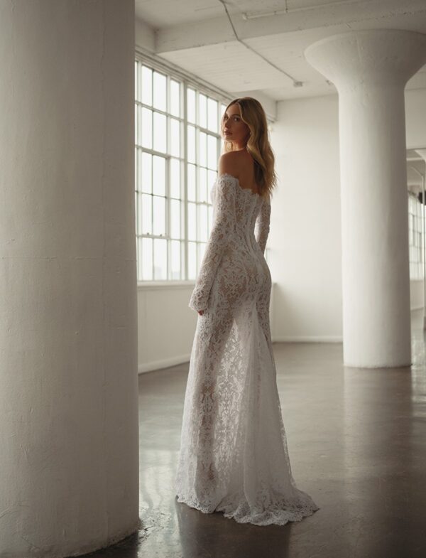 berta-privee-26-p107-2027-pizzo-floreale Abito da sposa Berta Privee 26-P107