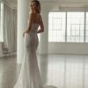 berta-privee-26-p113-pizzo-rifiniture-floreali Abito da sposa Berta Privee 26-P113