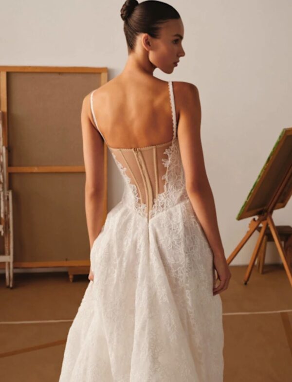 millanova-d'art-opera-2027-spalline-fini-eleganti Abito da sposa Milla Nova D'Art Opera