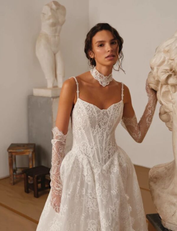 millanova-d'art-pittura-2027-collo-pizzo-floreale Abito da sposa Milla Nova D'Art Pittura