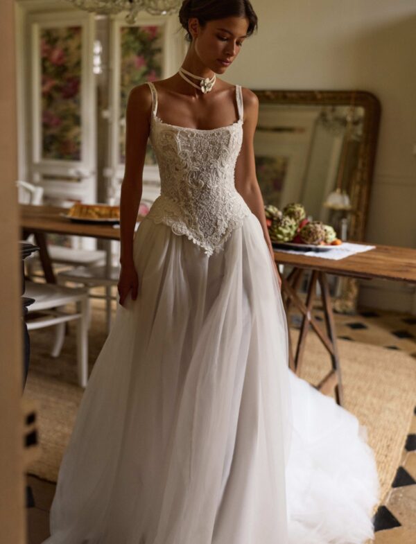 millanova-le-maison-rose-2027-dawnelle-corpetto-pizzo-floreale Abito da sposa Milla Nova Le Maison Rose Dawnelle