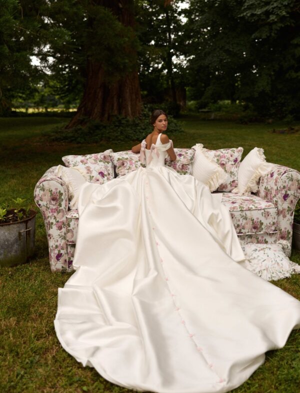 millanova-le-maison-rose-2027-elvaya-strascico-lungo Abito da sposa Milla Nova Le Maison Rose Elvaya