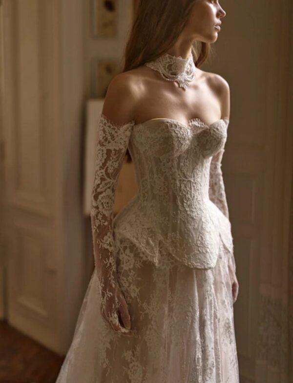 millanova-le-maison-rose-averic-2027-copri-maniche-floreali Abito da sposa Milla Nova Le Maison Rose Averic