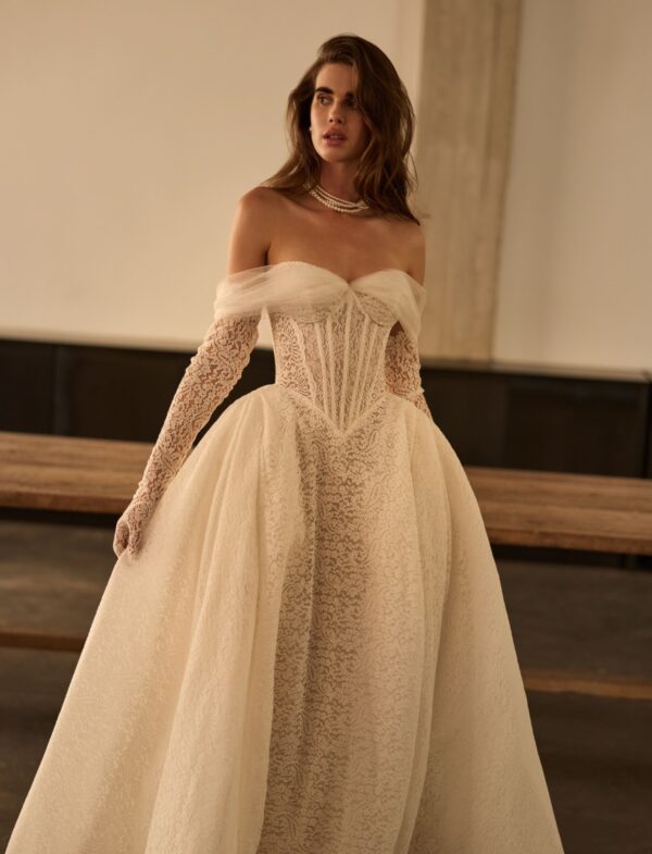 millanova-set-in-momento-lady-di-2027-spalle-scoperte Abito da sposa Milla Nova Set in Momento Lady Di