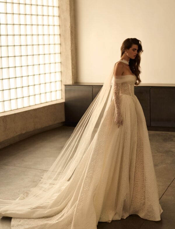 millanova-set-in-momento-lady-di-2027-strascico-velo Abito da sposa Milla Nova Set in Momento Lady Di