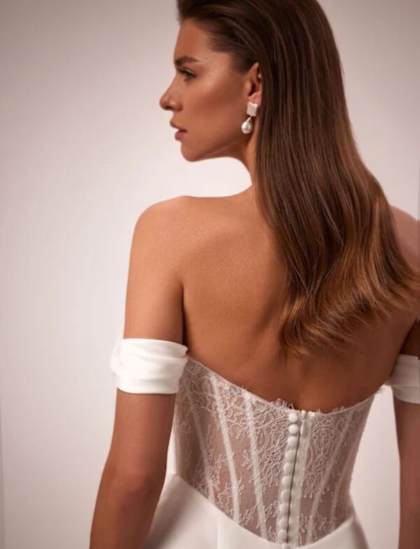 millanova-white-and-lace-2027-bansky-corpetto-steccato Abito da sposa Milla Nova White and Lace Bansky 2027