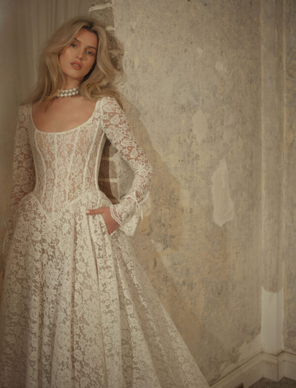 muse-by-berta-26-36-scollo-a-barca Abito da sposa Muse by Berta 26-36
