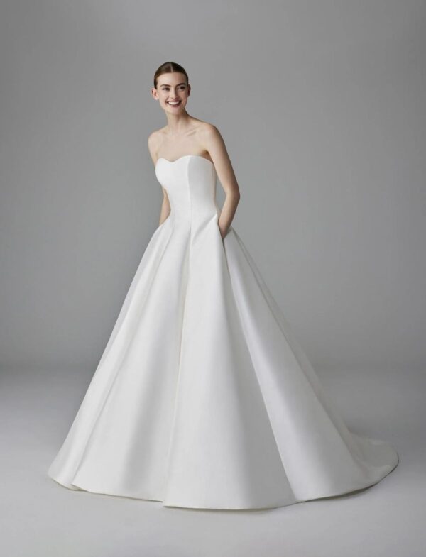 pronovias-2027-cammi-gonna-ampia Abito da sposa Pronovias Cammi
