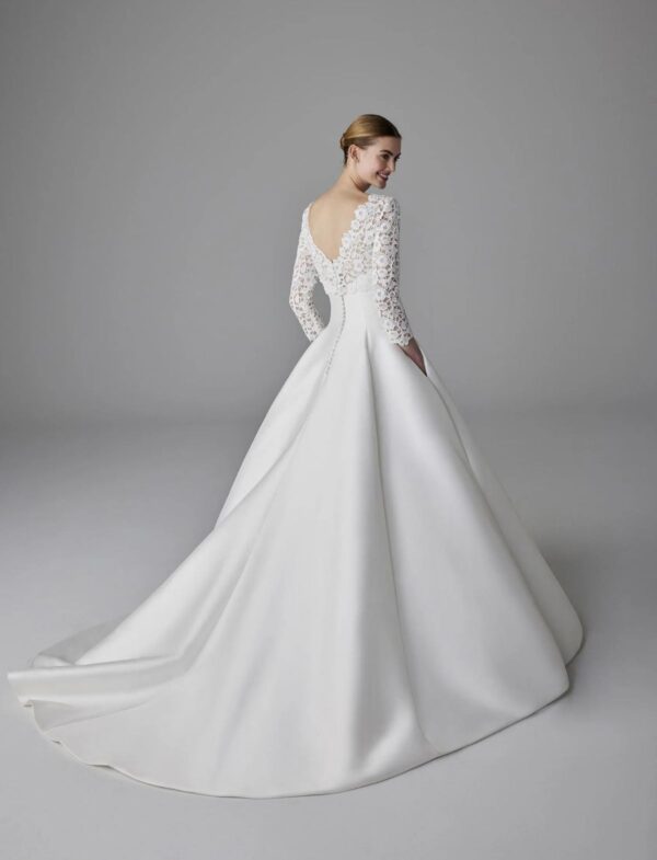 pronovias-2027-cammi-manica-ricamata-pizzo-floreale Abito da sposa Pronovias Cammi