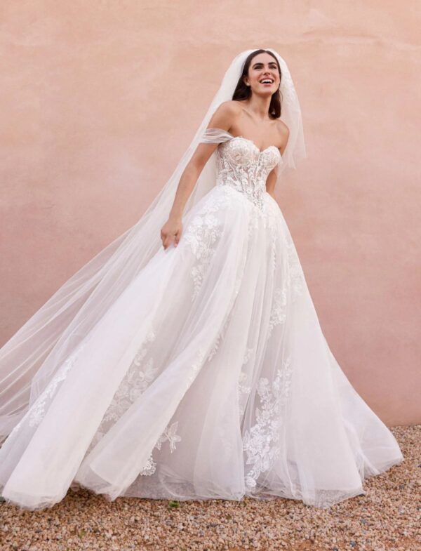 pronovias-2027-craly-velo-lungo Abito da sposa Pronovias Craly