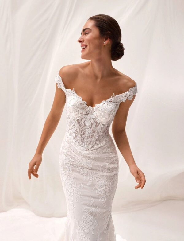 pronovias-2027-danoa-dettagli-pizzo-floreale Abito da sposa Pronovias Danoa