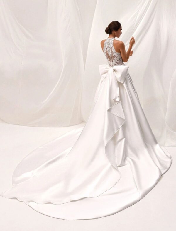 pronovias-2027-elbaite-strascico-lungo-fiocco Abito da sposa Pronovias Elbaite
