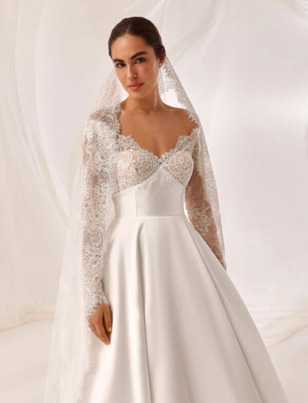 pronovias-2027-flintor-scollo-v Abito da sposa Pronovias Flintor