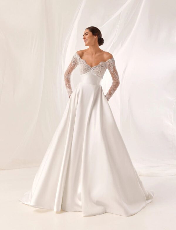 pronovias-2027-flintor-strascico-bianco Abito da sposa Pronovias Flintor