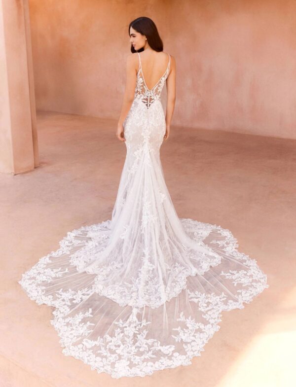 pronovias-2027-ysola-strascico-pizzo-floreale Abito da sposa Pronovias Ysola