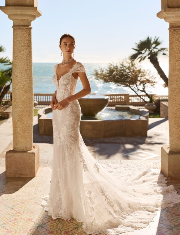 rosa-clarà-luna-novias-fado-2027-ricami-brillantinosi Abito da sposa Rosa Clarà Fado