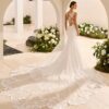 rosa-clarà-nedet-2027-strascico-semitrasparente Abito da sposa Rosa Clarà Nedet