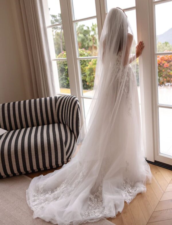 tina-valerdi-2027-bliss-velo-lungo Abito da sposa Tina Valerdi Bliss