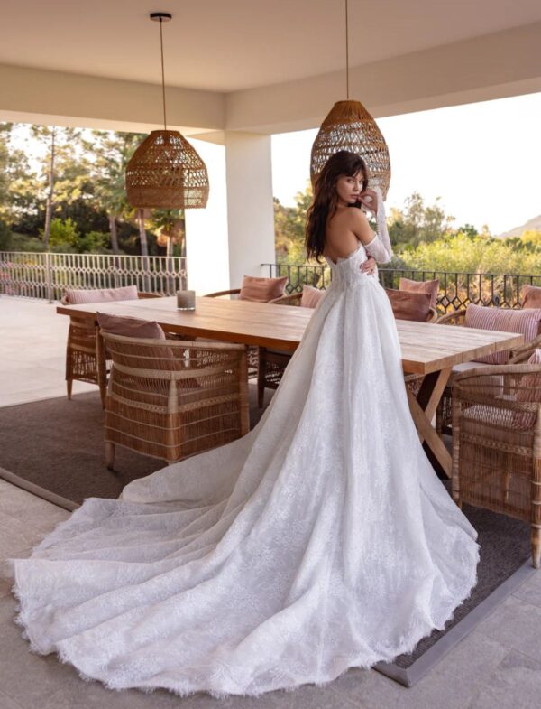 tina-valerdi-2027-kira-strascico-lungo Abito da sposa Tina Valerdi Kira