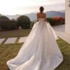 tina-valerdi-2027-lana-strascico-lungo Abito da sposa Tina Valerdi Lana