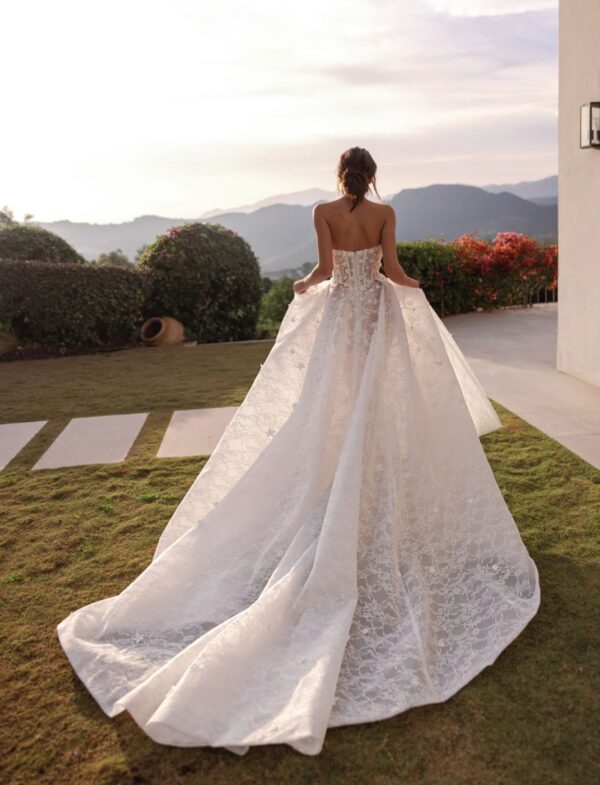 tina-valerdi-2027-lana-strascico-lungo Abito da sposa Tina Valerdi Lana