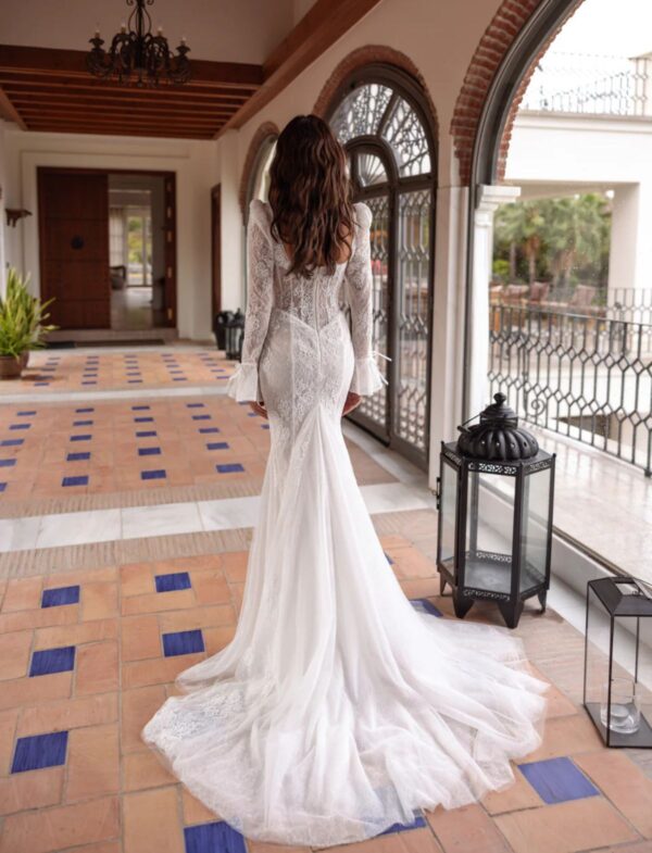 tina-valerdi-2027-vionne-stretto-strascico-lungo Abito da sposa Tina Valerdi Vionne
