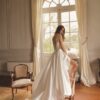 wonà-carvel-2027-strascico-lungo Abito da sposa Wonà Carvel