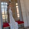 wonà-norma-2027-strascico-pizzo Abito da sposa Wonà Norma