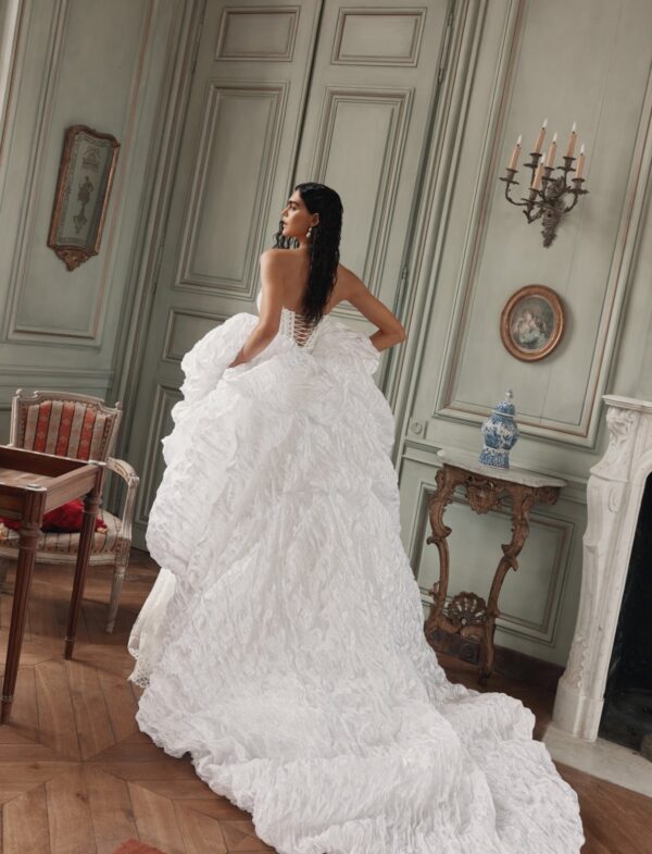 wonà-overture-2027-strascico-lungo Abito da sposa Wonà Overture